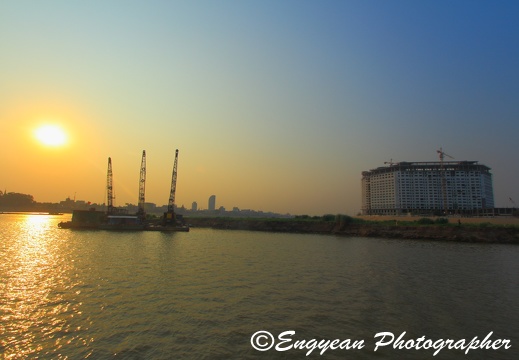 Sunset on the mekong river (4220)