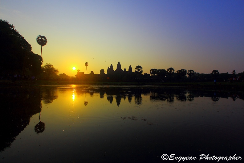 Sunrise at Angkor Wat (5131).jpg